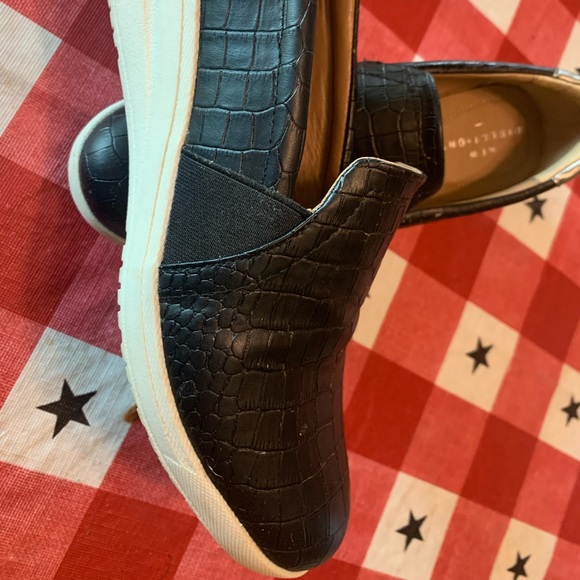 New Direction wedge sneaker - Picture 9 of 13